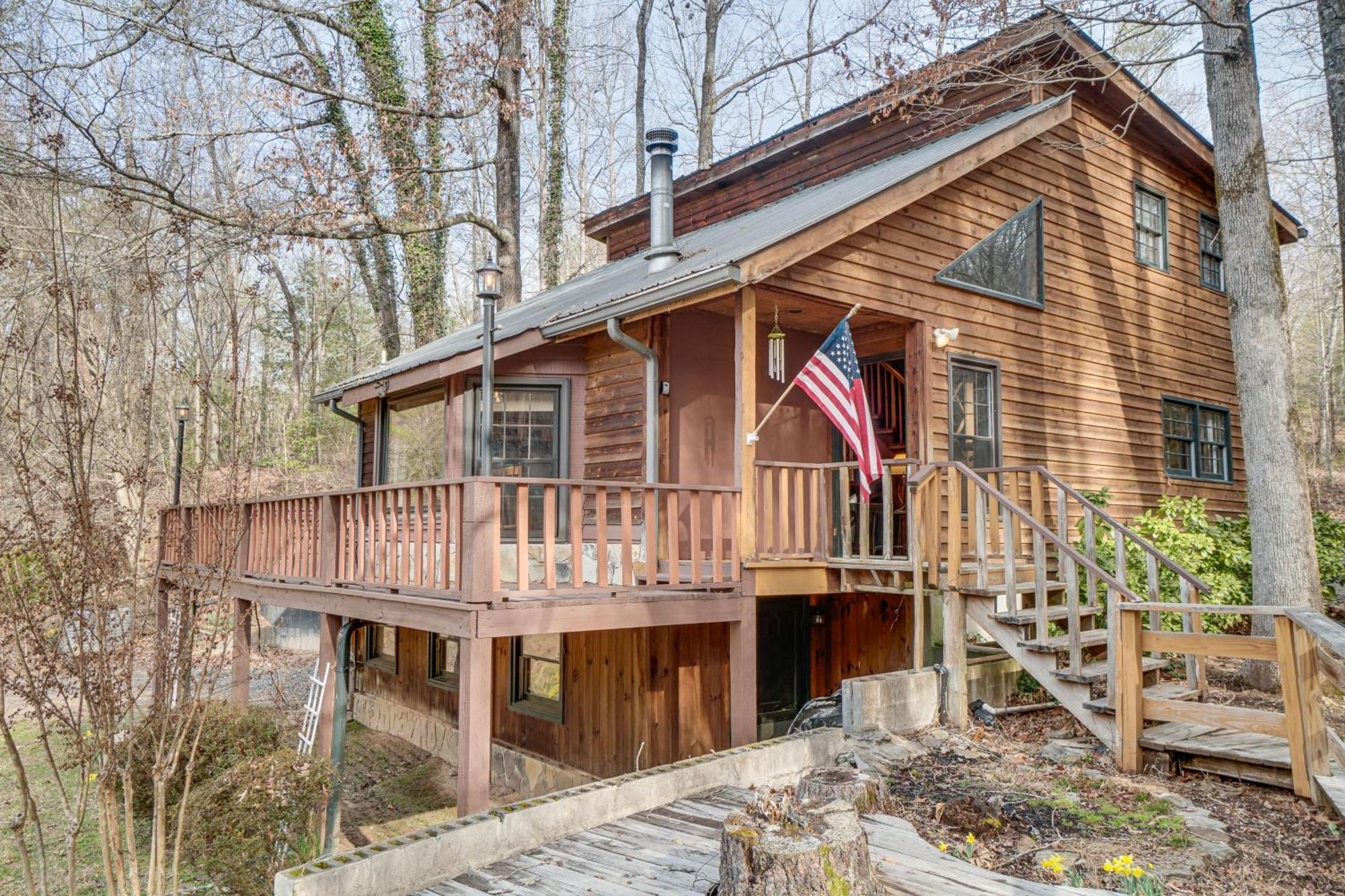 Charming Cabin With Fire Pit And Decks About 7 Mi To Helen Sautee Nacoochee Kültér fotó