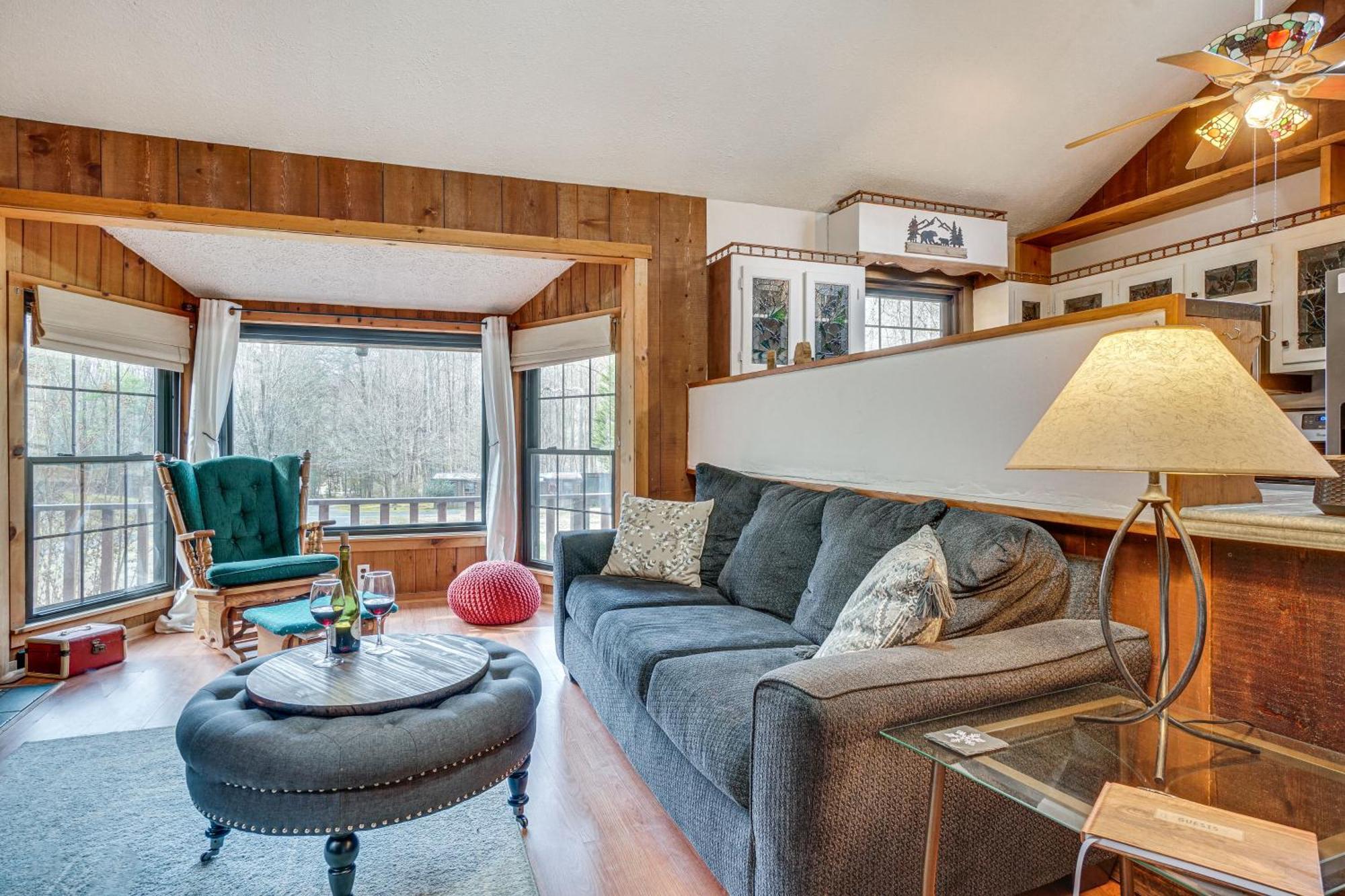 Charming Cabin With Fire Pit And Decks About 7 Mi To Helen Sautee Nacoochee Kültér fotó