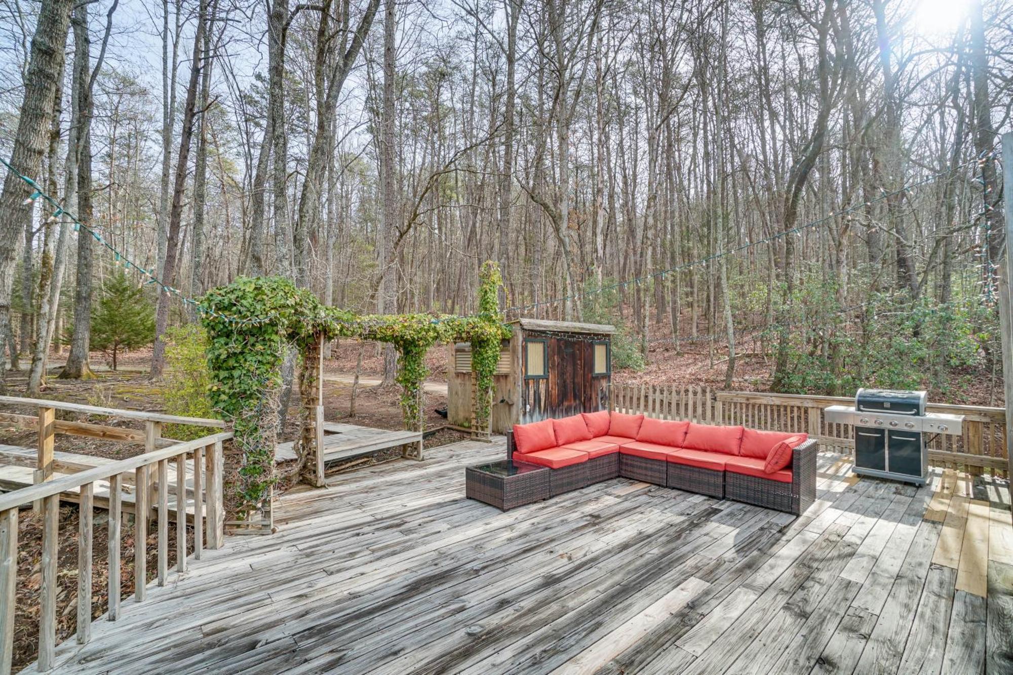 Charming Cabin With Fire Pit And Decks About 7 Mi To Helen Sautee Nacoochee Kültér fotó
