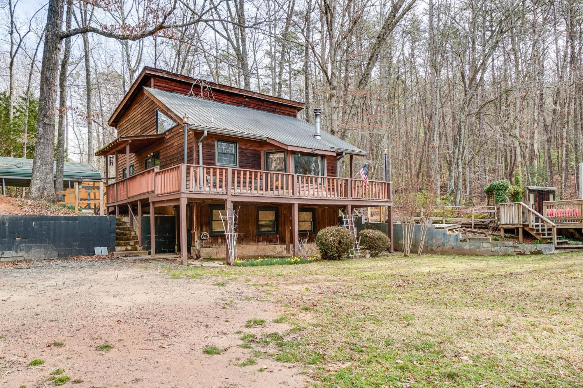 Charming Cabin With Fire Pit And Decks About 7 Mi To Helen Sautee Nacoochee Kültér fotó